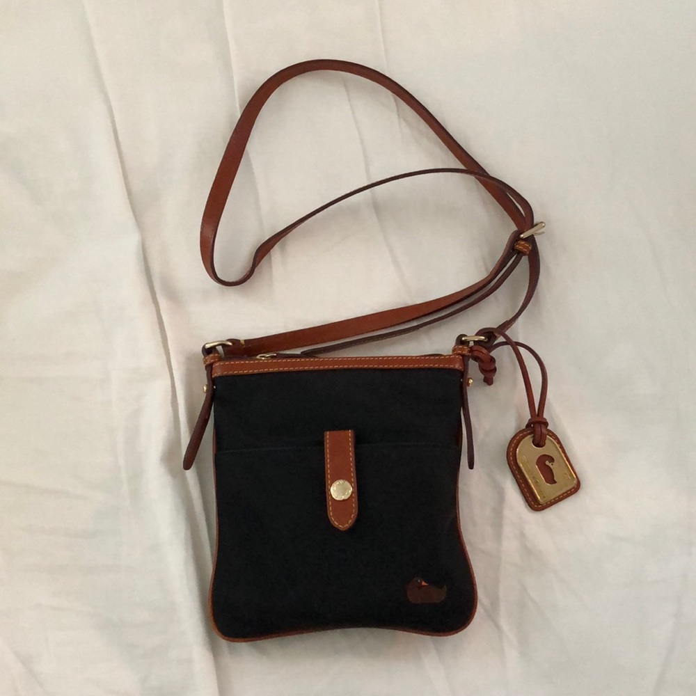 DOONEY AND BURKE CROSSBODY